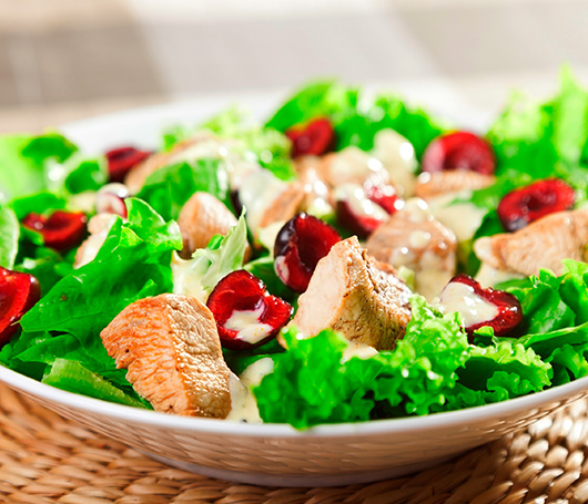 Ensalada verde de pollo y cerezas | Hortifrut